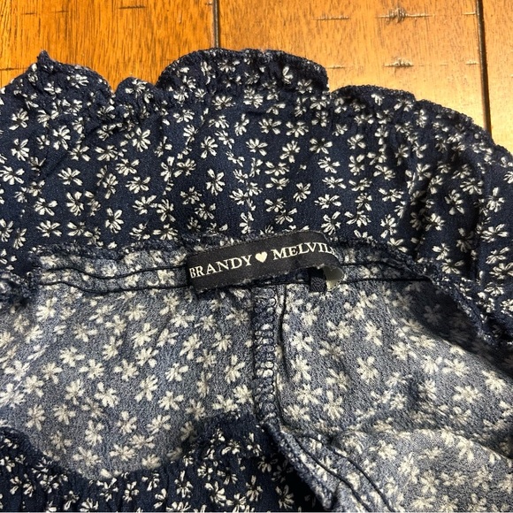 Brandy Melville Off the Shoulder Floral Rio Crop Top in Navy Blue, One Size - Picture 6 of 7